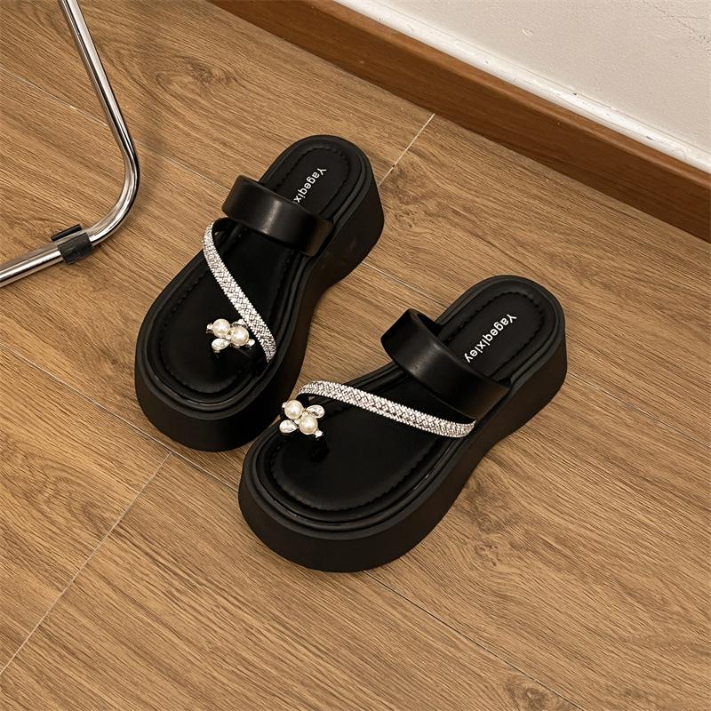 Универсальные крутые шлепанцы с рукавом и носком из стразов для женщин для ношения 2025 лето новая завышенная платформа пляжная обувь для женщин