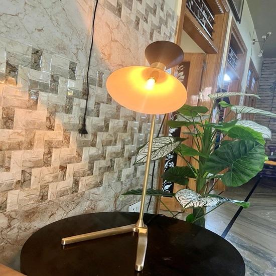 Набор из 2 настольных торшеров Mid-Century Modern Black Matte Double Cone Brass, стильное акцентное освещение для гостиной, офиса, спальни