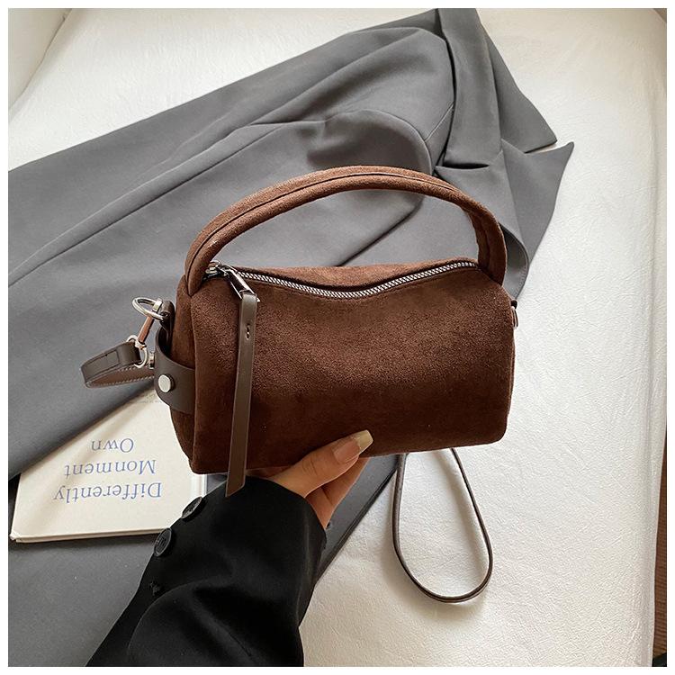2025 New Retro Matte Handheld Pillow Bag Niche Casual Armpit Bag Temperament Commuter Shoulder Crossbody Bag for Women