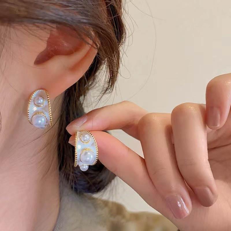 Retro Hong Kong Style Pearl Earrings Women's French Elegant and Fashionable Earrings C-shaped Luxury Earrings