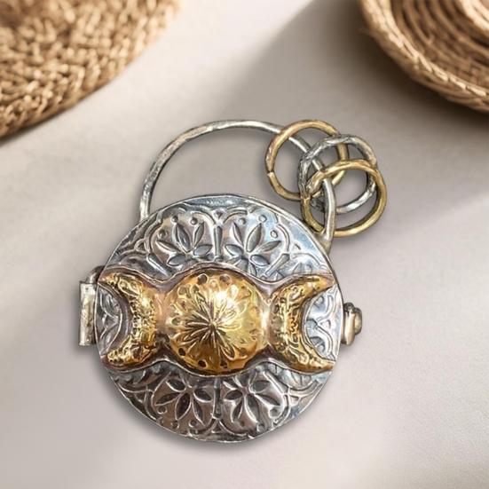 Серебряная шкатулка с заклинаниями в виде тройной луны и энергетическим амулетом из кристаллов дерева, портативный медальон с заклинаниями для медитации, подарок духовным искателям