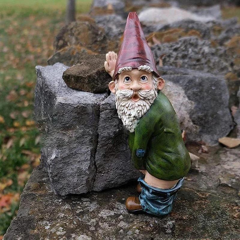 1 Pcs Urinating Gnome Statue Resin Crafts White Bearded Old Man Dwarf Sculpture Christmas Garden Courtyard Decoration