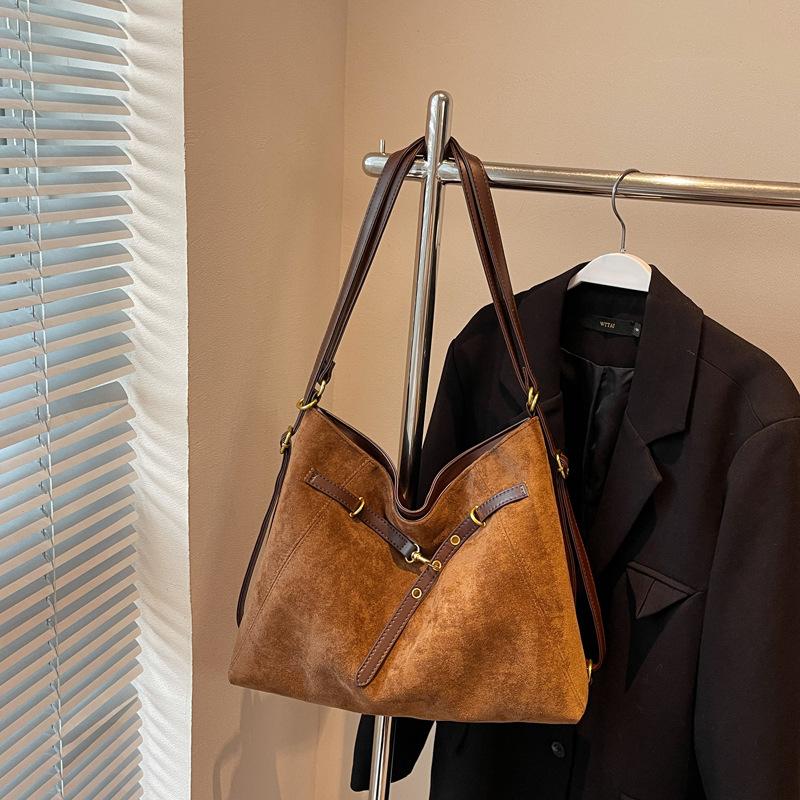 Женская сумка-тоут 2025 новая большая вместительная сумка-рюкзак для поездок в стиле ретро, повседневная уличная трендовая на плечо, дорожный рюкзак