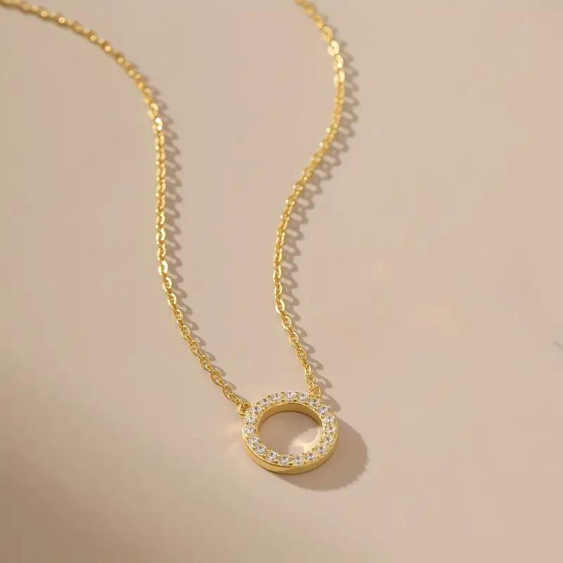 Huitan Ожерелье с круглым кулоном для женщин Модное лаконичное ожерелье-чокер Изысканный шейный аксессуар Сверкающие украшения с кубическим цирконием