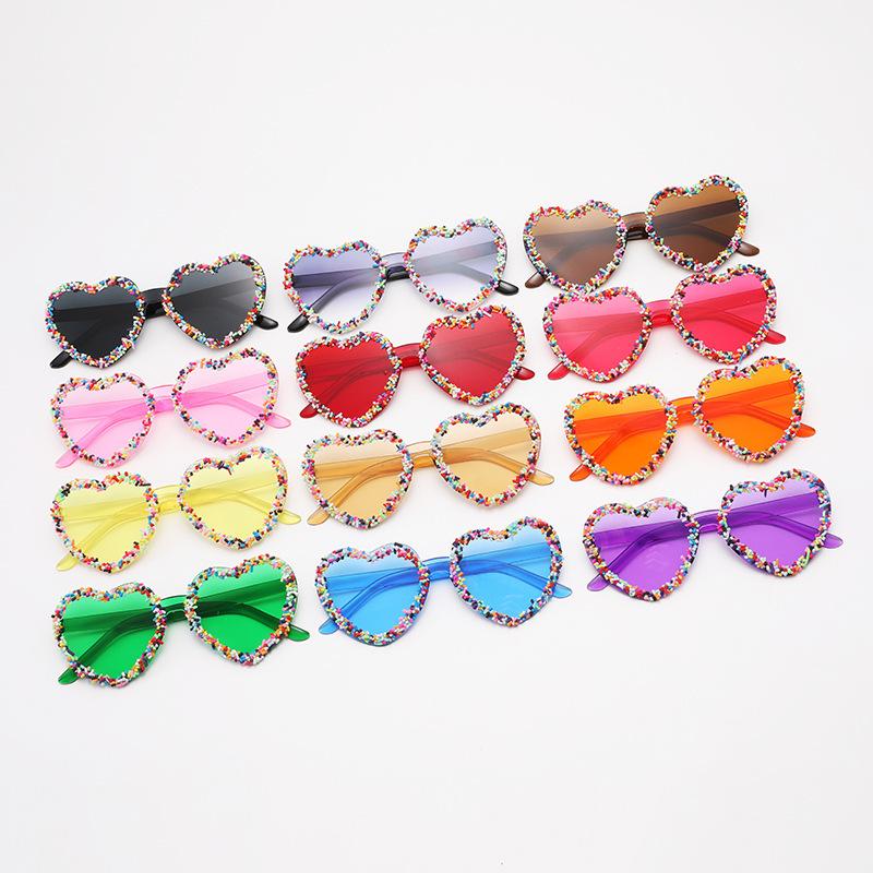 Новые солнцезащитные очки Love Personality Sticker Fashion Peach Heart Women Single Party Trending Beach Sunglasses