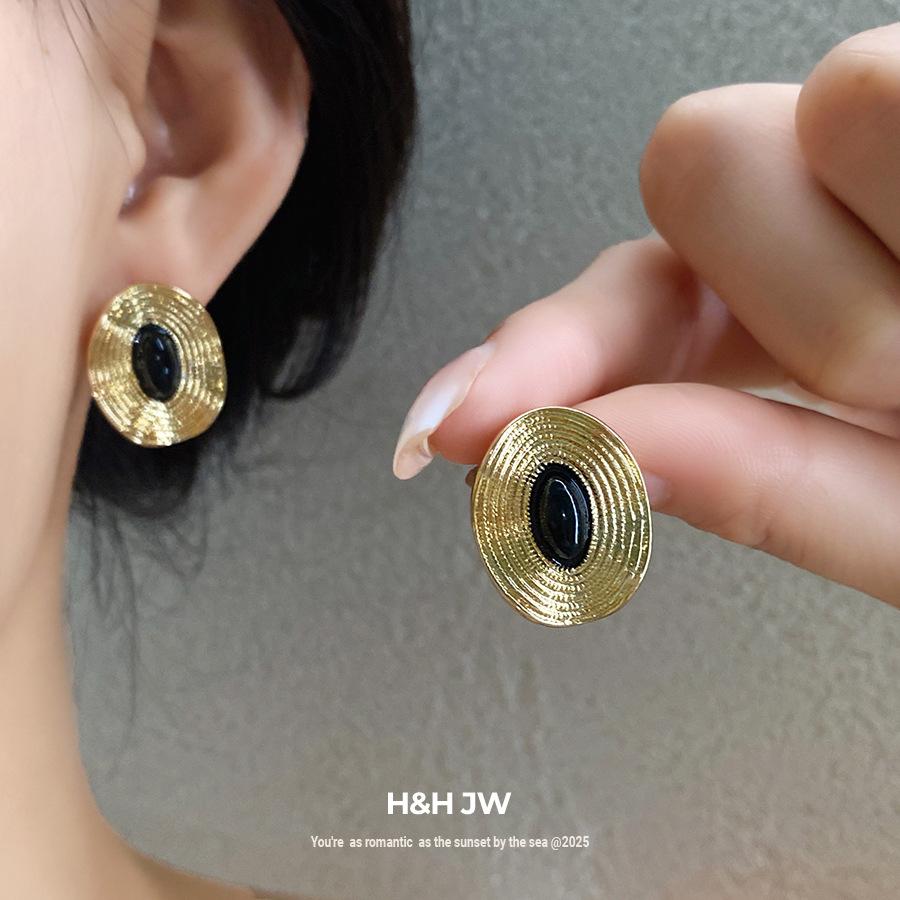 Silver needle oil dripping oval pleated earrings French retro exquisite stud earrings fashion temperament earrings design sense niche