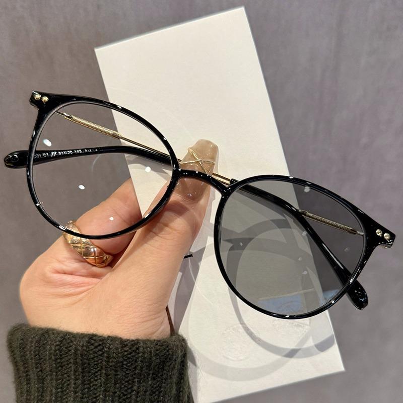 Pochromic Outdoor Fashion Glasses Unisex Stylish Round Frame with Metal Hinges Transition Lenses for Indoor & Outdoor Use