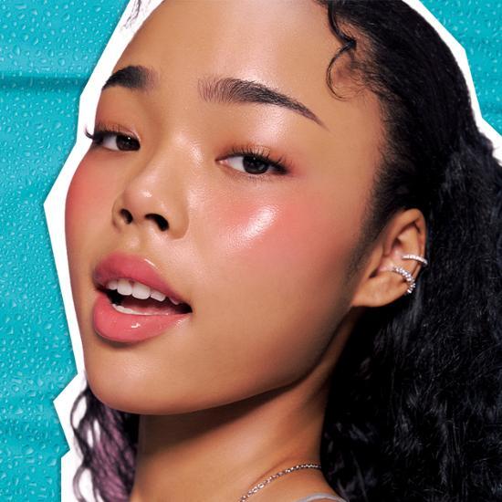 Choose 1 Urban Decay Hydromaniac Glow Blush (+ Mini Puff Included)