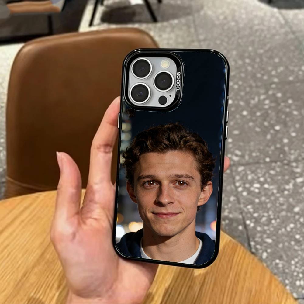 Красивый британский актер Том Холланд Чехол для телефона для iPhone 17, 16, 15, 14, 13, 12, 11 Plus, Pro Max Цветной Посеребренный Внутренний чехол