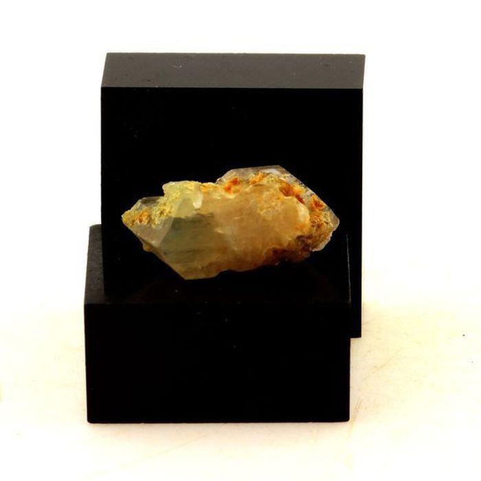 Pierres et Minéraux. Euclase. 7.17 ct. Parelhas, Rio Grande do Norte, Brésil.