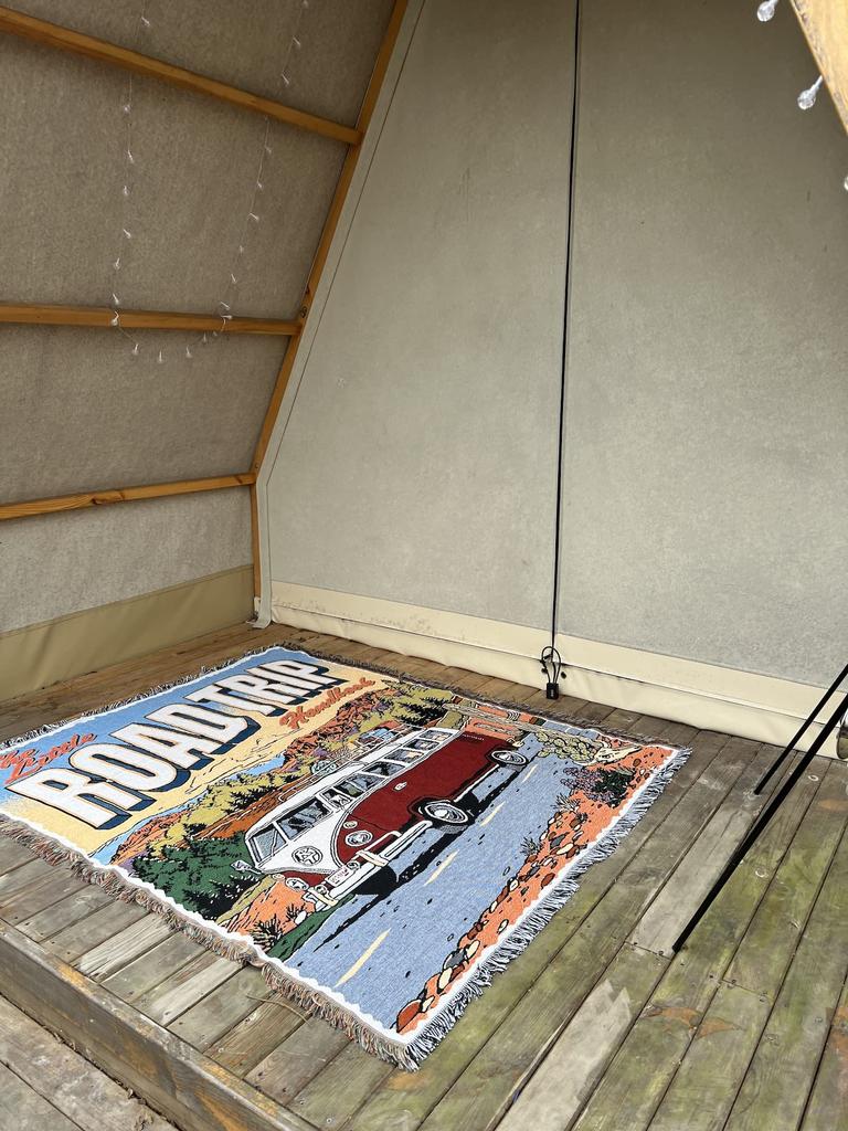 Перикарпий Ретро и Volkswagen Автобус Открытый Кемпинг Кемпинг Палатка Охлаждение Спать в Палатке Полностью Дорога Лес, Стильный, "Volkswagen", Одеяло,