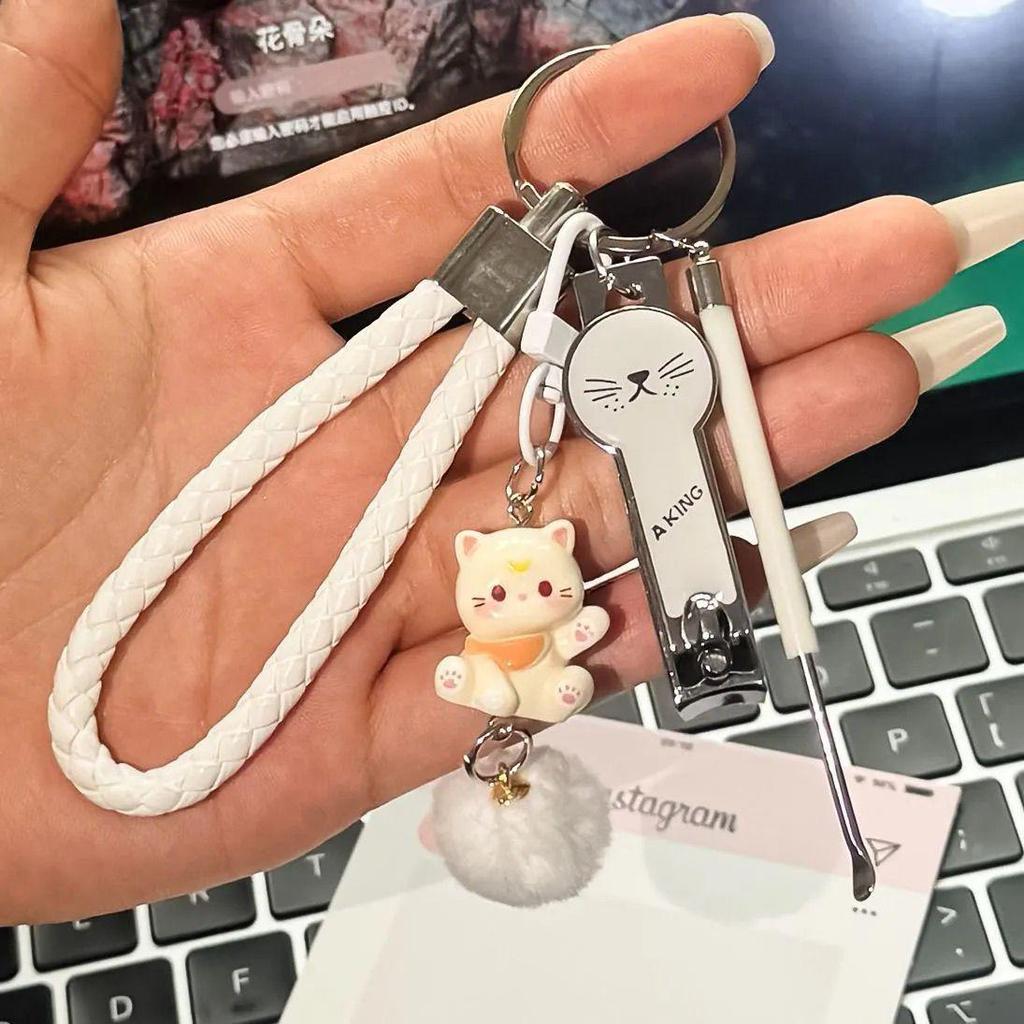 Набор брелоков в виде мультяшной ухочистки и кусачек для ногтей - Милые аксессуары для лучшей подруги/пары.