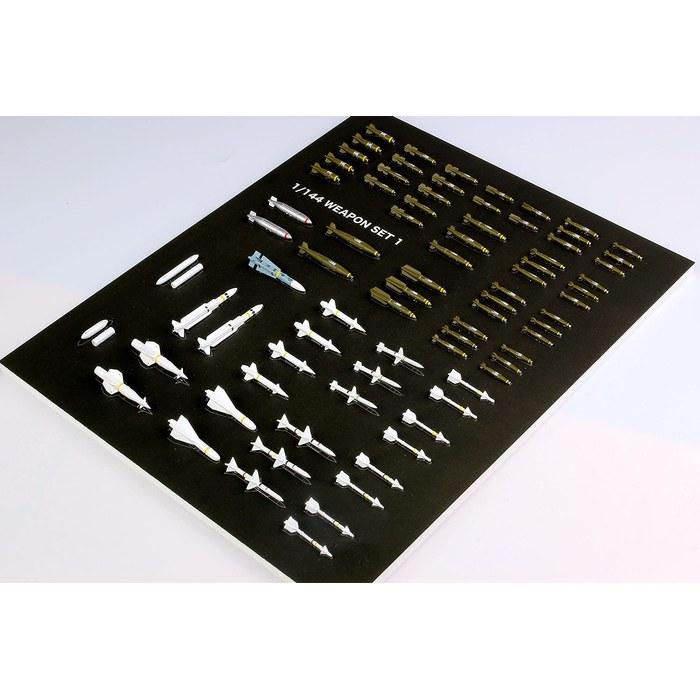 Platz 1/144 Aviation Armament Series Modern Aircraft Weapon Set 1 - Normal Bombs & Missiles '50 - Plastic Model AW-1 (1 cm x 3 cm x 1 cm)
