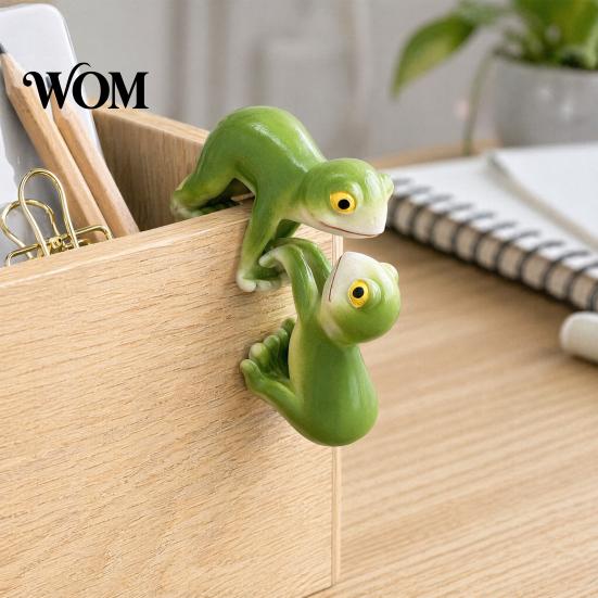 Decorative Frog for Planters 2Pcs Cute Realistic Pot Hanger Resin Ornaments, Clip-on Climbing Figurine, Durable Ornament Mini Landscape Decor