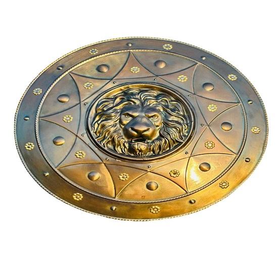 Римско-спартанский доспех – комплект мускулов со щитом, шлемом, защитой рук и ног – идеальный подарок на Хэллоуин или Рождество