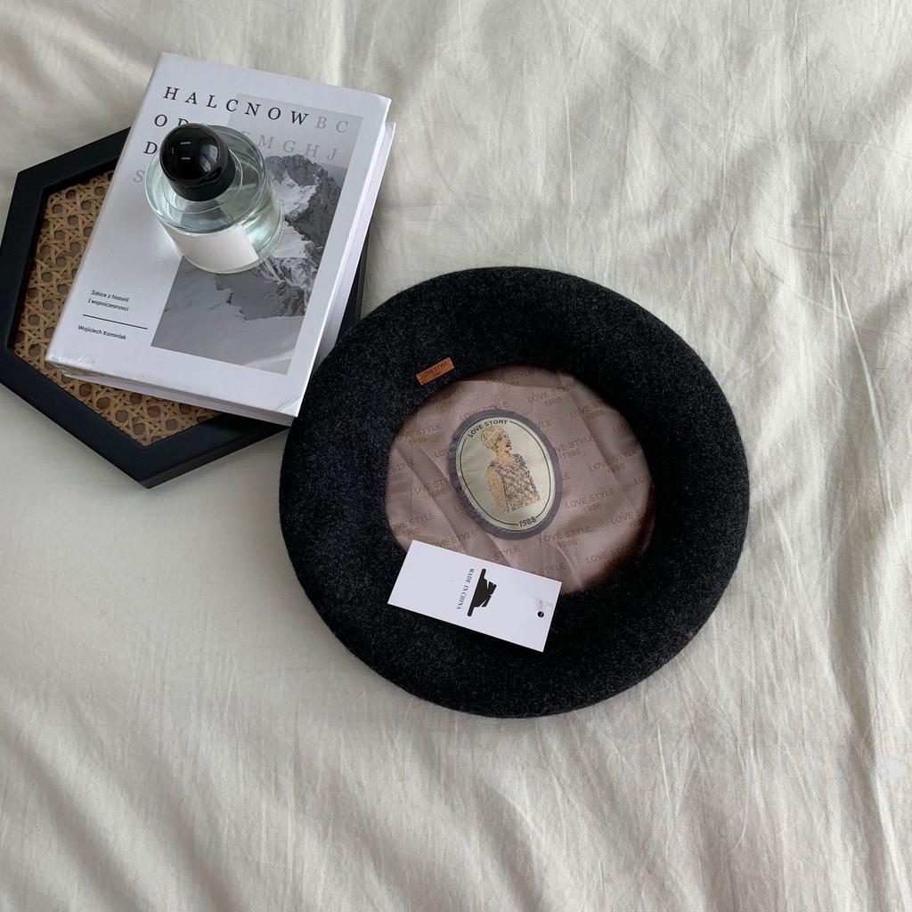 Autumn and Winter Classic Wool Beret Women's Leather Label British Retro Painter Hat Fashion