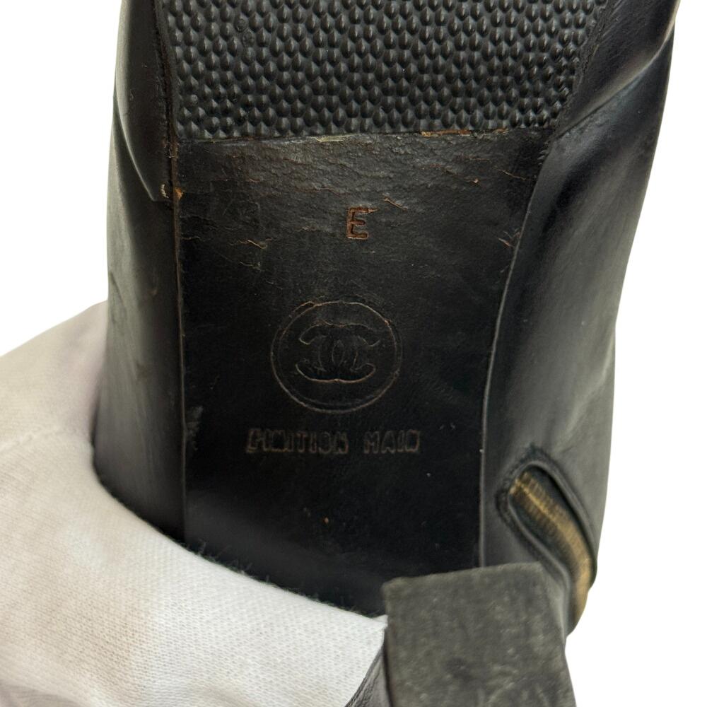 Chanel Короткие ботинки COCO Mark Matrasse из черной кожи Б/у