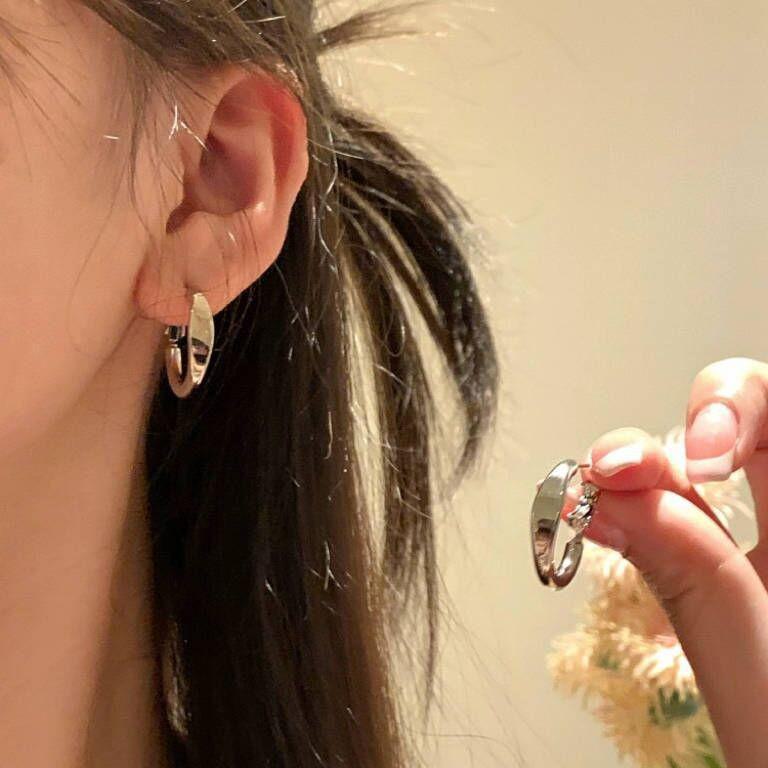 Винтажные красные серьги-кольца в гонконгском стиле: Элегантный женский аксессуар на осень/зиму