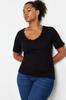 Женская трикотажная блузка больших размеров в рубчик с деталями черного цвета