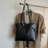 2025 New Retro Textured Women's Versatile Tote Bag - Large Capacity Shoulder Bag for Class and Commuting
