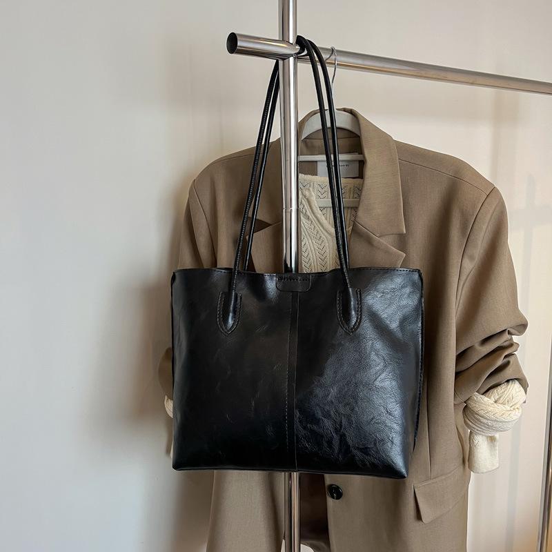 2025 New Retro Textured Women's Versatile Tote Bag - Large Capacity Shoulder Bag for Class and Commuting