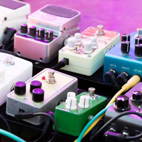 uxcell 3-Piece Potentiometer Knob Set with Screw-in Brass Inserts for 1/4" Shaft Potentiometers, Guitar Effects Pedal Replacement Red Volume Controlle