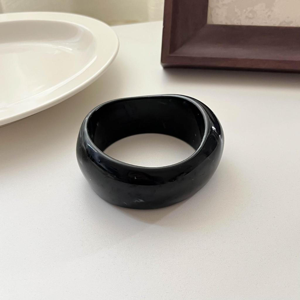 Exaggerated Irregular Geometric Resin Bracelet for Women - Fashionable Wide Bangle