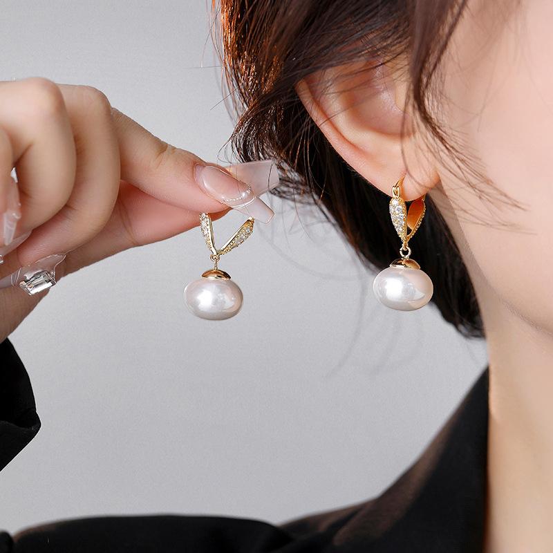 French Fashion Temperament Elegant Versatile Diamond-Encrusted Pearl Earrings Niche Design Light Luxury Earrings