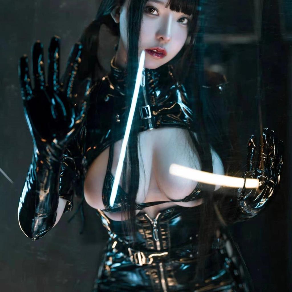 Розовое облако Сексуальная кожаная SM юбка и Дьявольское блестящее открытое бюстье COS нижнее белье.