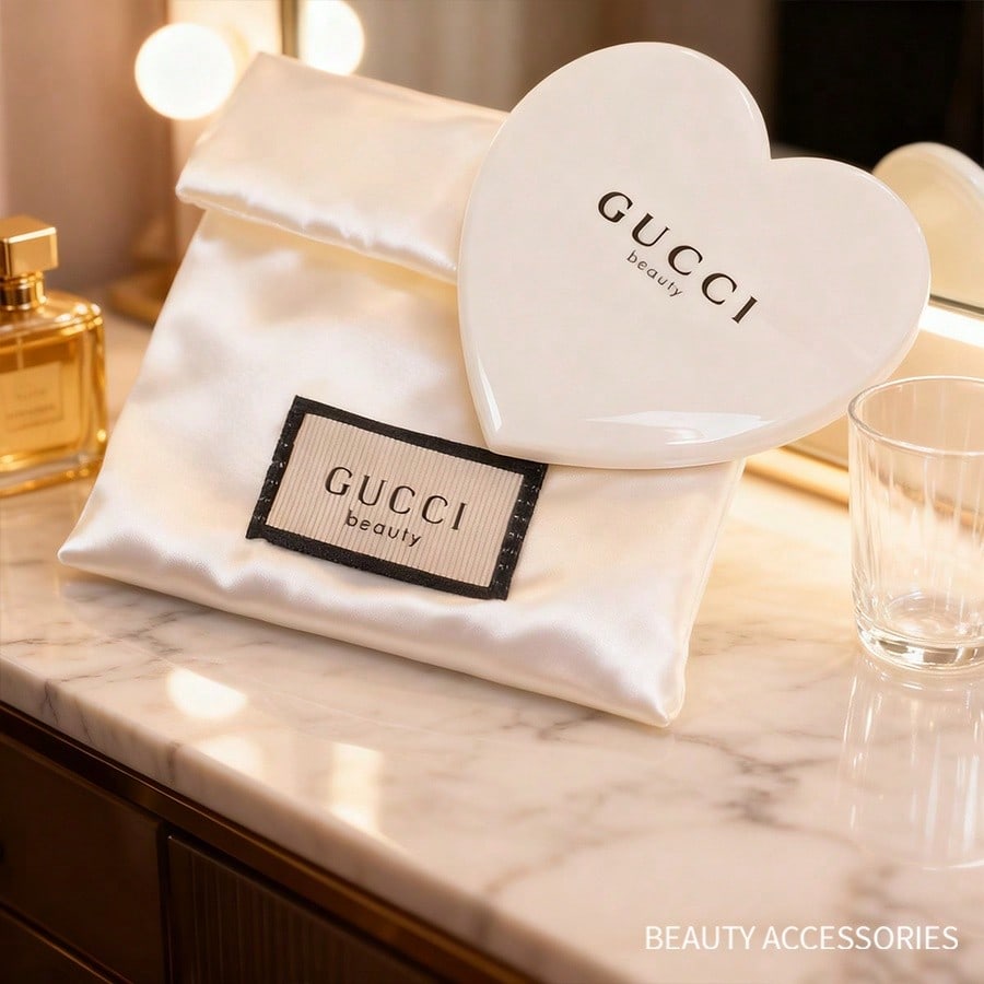 Gucci Набор: Зеркало в форме сердца с блестками и атласный мешочек