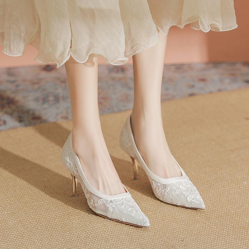 Туфли на высоком каблуке женские 2025 весна новые женские туфли сексуальные кружевные полые одинарные туфли туфли подружки невесты свадебные туфли