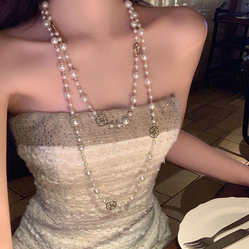 Small floral style long camellia necklace for women, light luxury niche high-end multi-layer stackable sweater chain