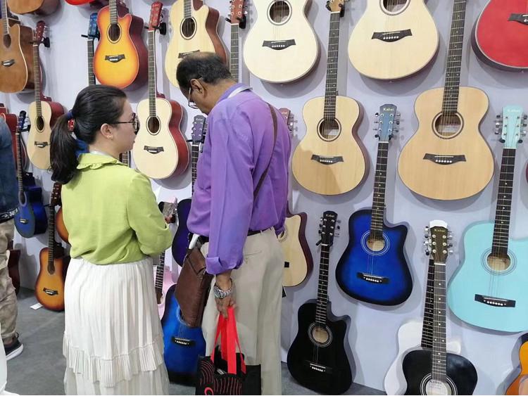 26-дюймовая четырехструнная укулеле-гитара - Поддержка OEM