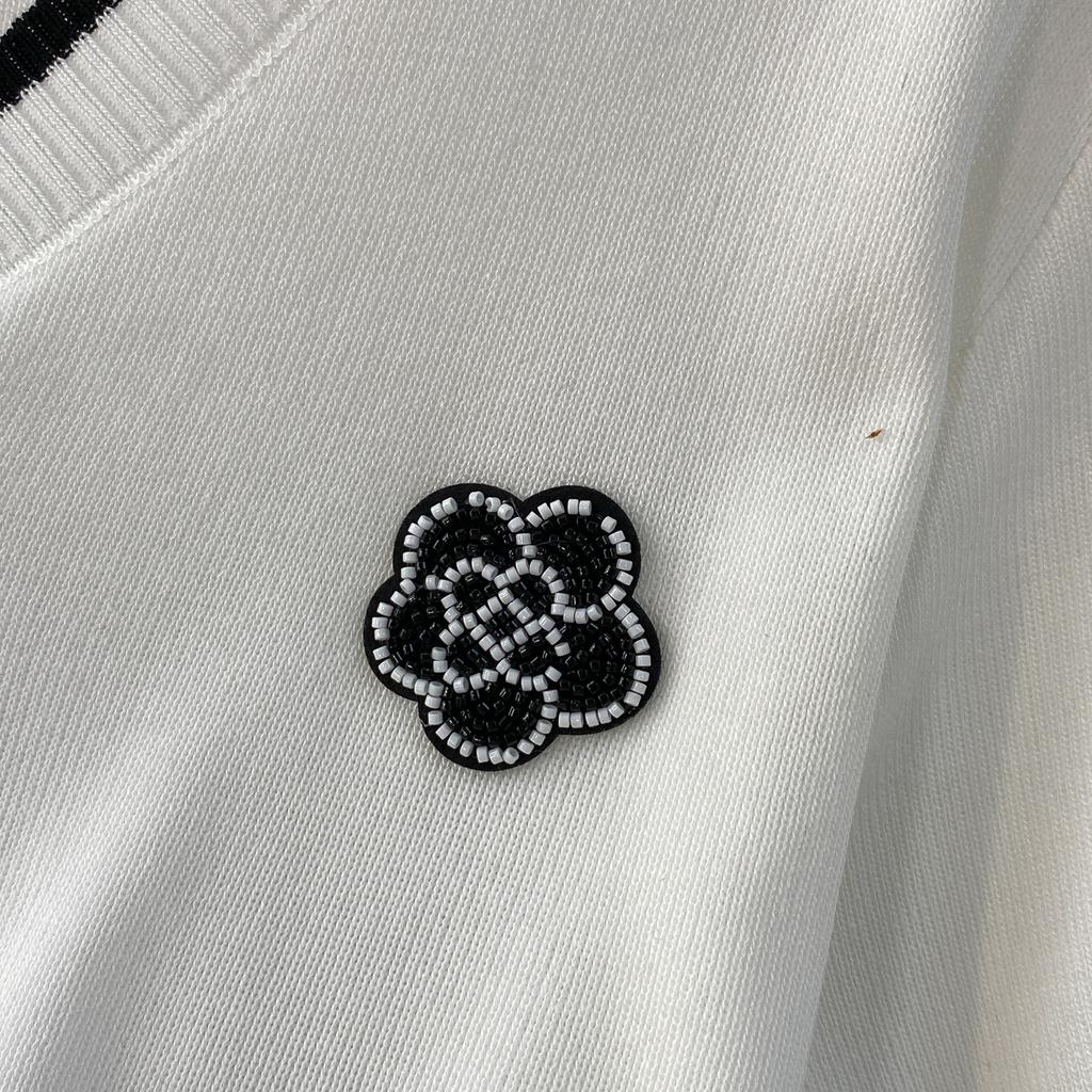 Летний женский вязаный свитер с камелией и бисером, спортивный костюм, короткий рукав, V-образный вырез, куртка, топ и брюки длиной до щиколотки, комплект из двух предметов