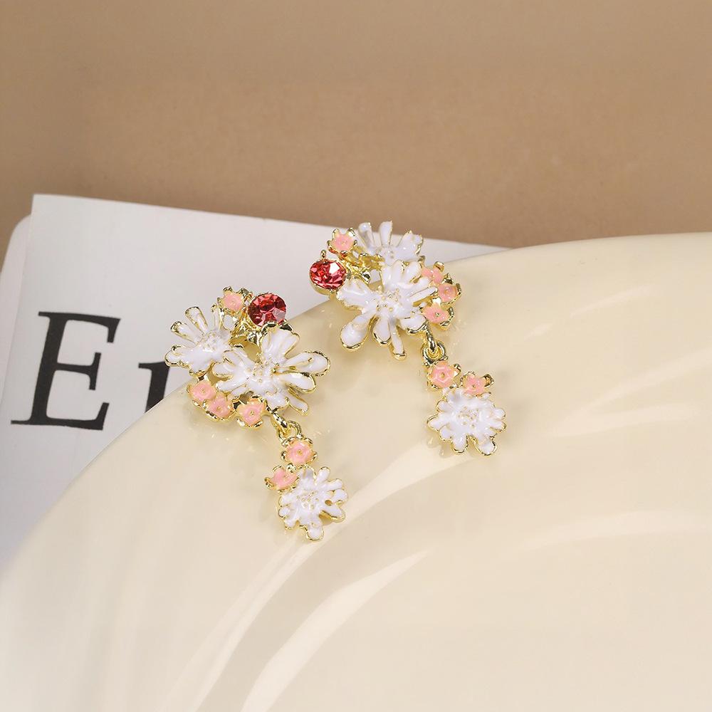 Французский сладкий стиль Цветные серьги-гвоздики с соцветиями ромашек Нишевый дизайн Литературный стиль Серьги для девичьего сердца