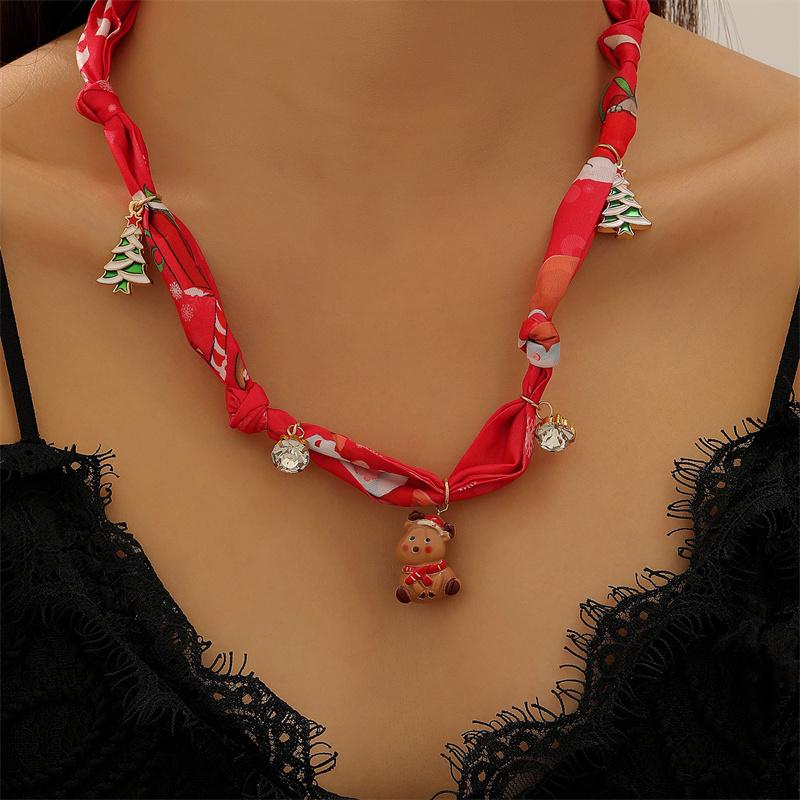 Elegant Christmas Santa Elk Silk Scarf Pendant Necklace for Women Colorfulr Tee Bow Snowman Necklace Party Jewelry Accessories