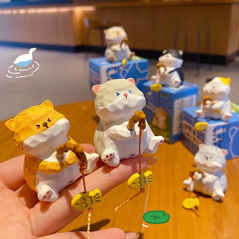 Игрушка-фигурка кота из смолы с мотивом рыбалки в качестве подарка на свадьбу или день рождения