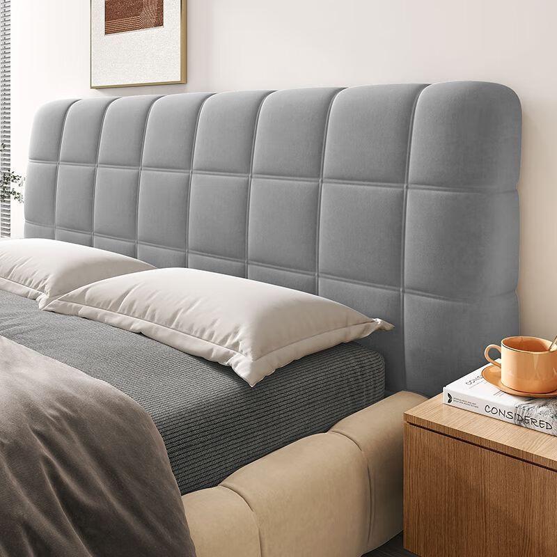 Мягкий чехол на изголовье кровати