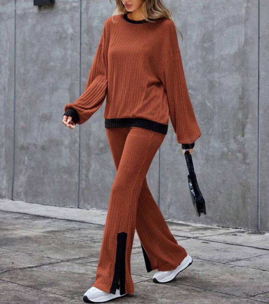 Женский комплект в рубчик: топ с длинным рукавом и брюки широкого кроя с черной контрастной отделкой бежевого цвета