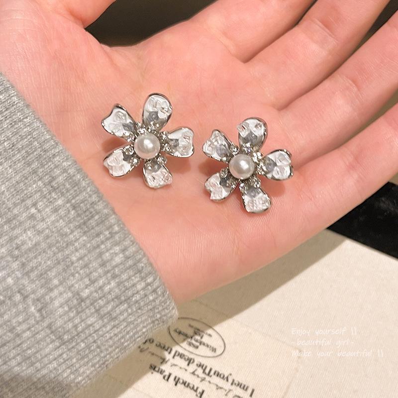 Серьги-гвоздики из серебра 925 пробы с голубыми цветочными кристаллами для женщин — летний свежий и универсальный дизайн