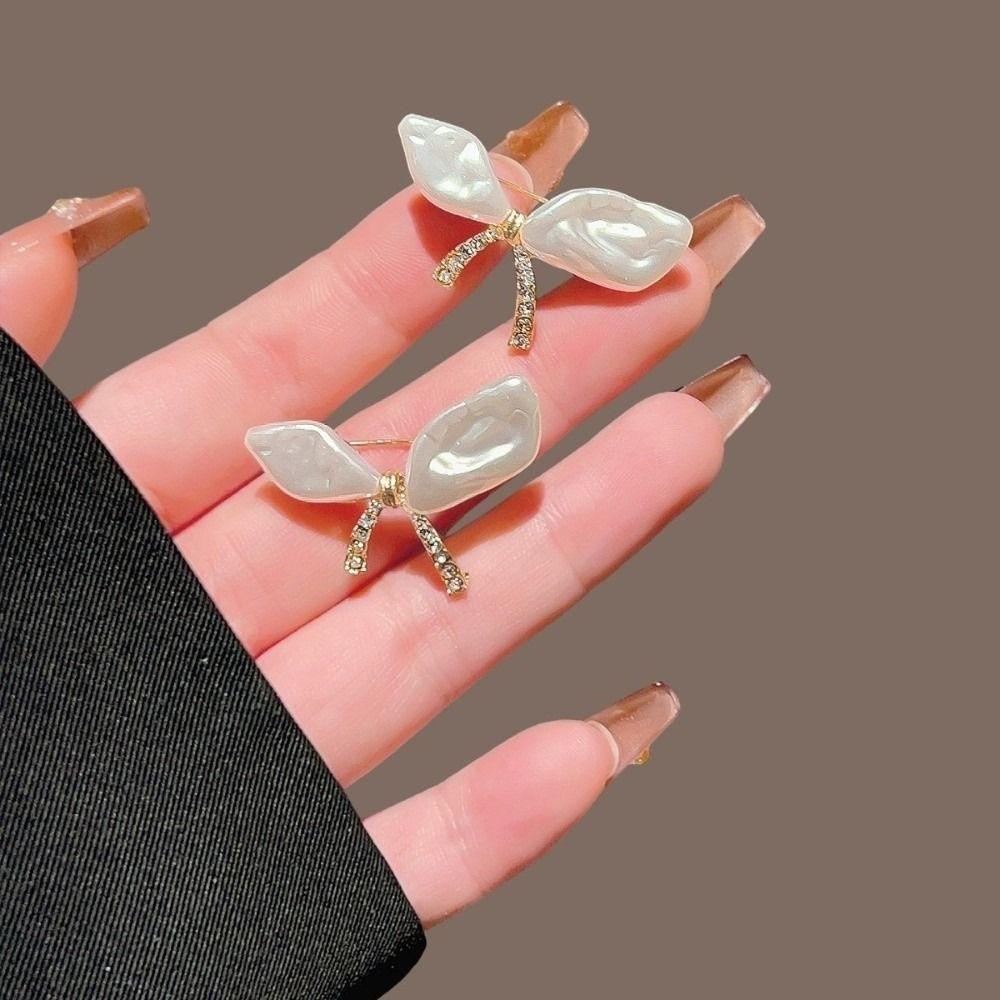 Gold Tone Butterfly Brooch Pearl Like Women Pearl Butterfly Brooch High End Lapel Pin Necklines