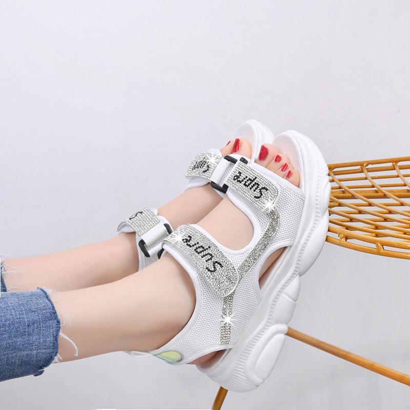Новая летняя повседневная женская обувь на липучке, спортивные пляжные сандалии со стразами, повседневные тапочки