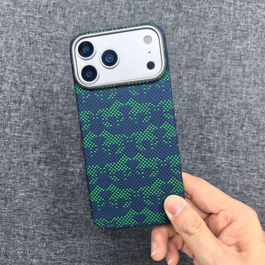 Магнитный чехол Kevlar для iPhone 17 Pro Max - Ударопрочная крышка из углеродного волокна