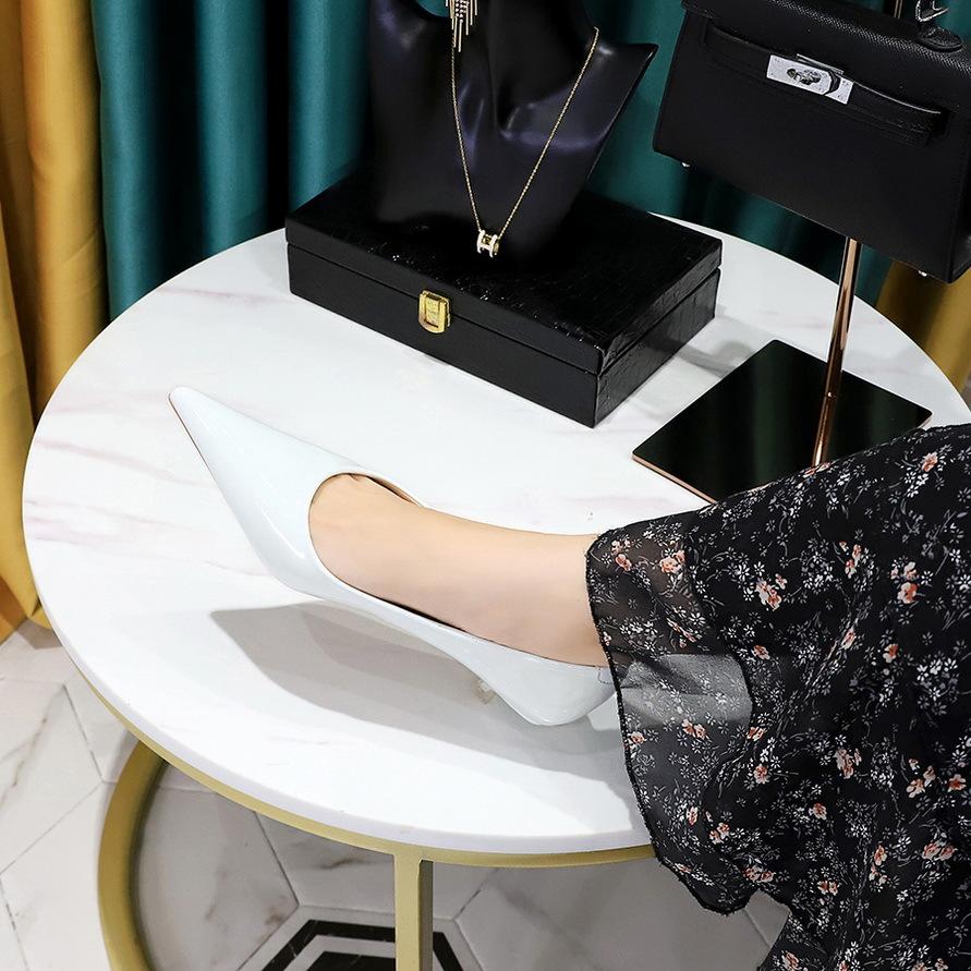 Женские оригинальные рабочие туфли на каблуках из лакированной кожи с низким вырезом, блестящие туфли-лодочки с длинным носком и неглубоким вырезом, красные, белые, нулевые, модельные туфли