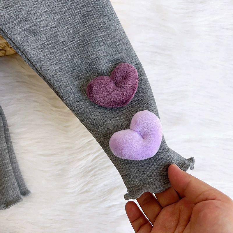 Девичьи осенне-зимние брюки-верхняя одежда на флисовой подкладке, стильные флисовые леггинсы облегающего кроя с узором в виде сердечек, детская одежда