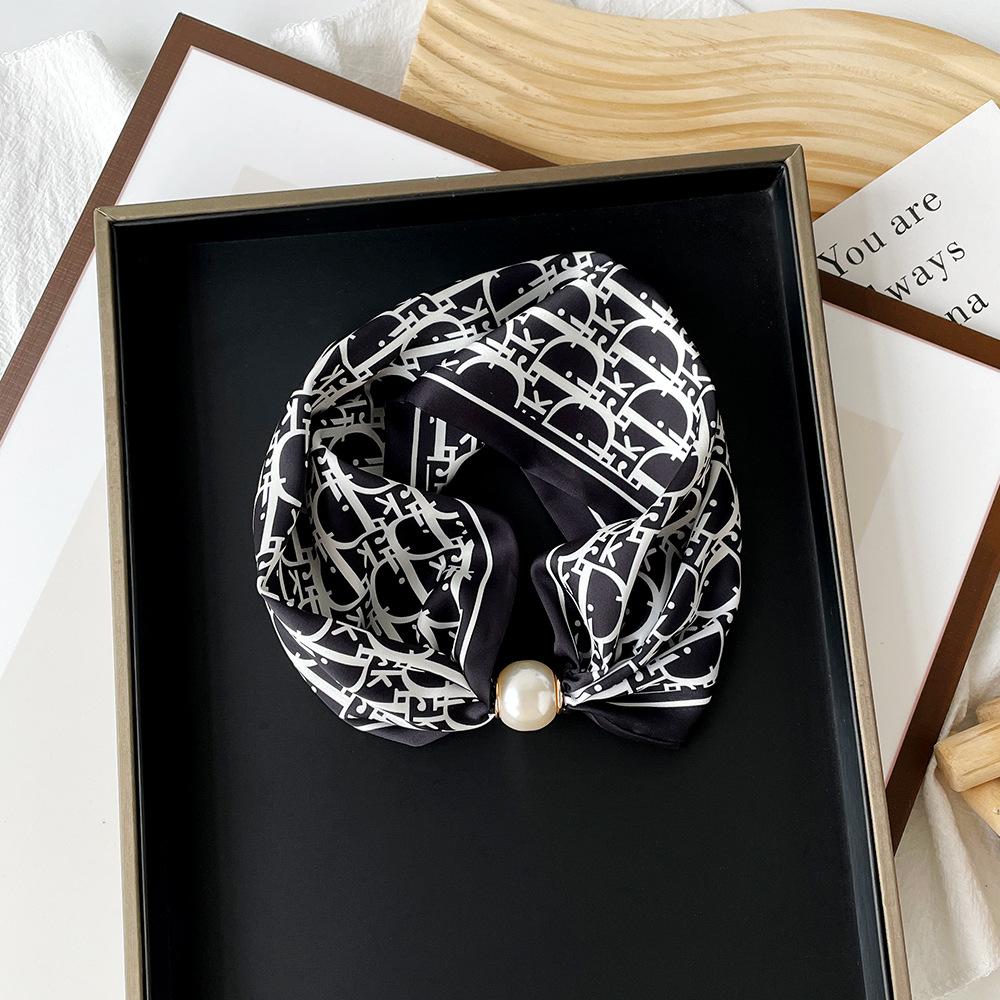 1116 spring and summer new silk scarf women's niche high-end pearl magnetic buckle necklace foreign-style wear printed small scarf