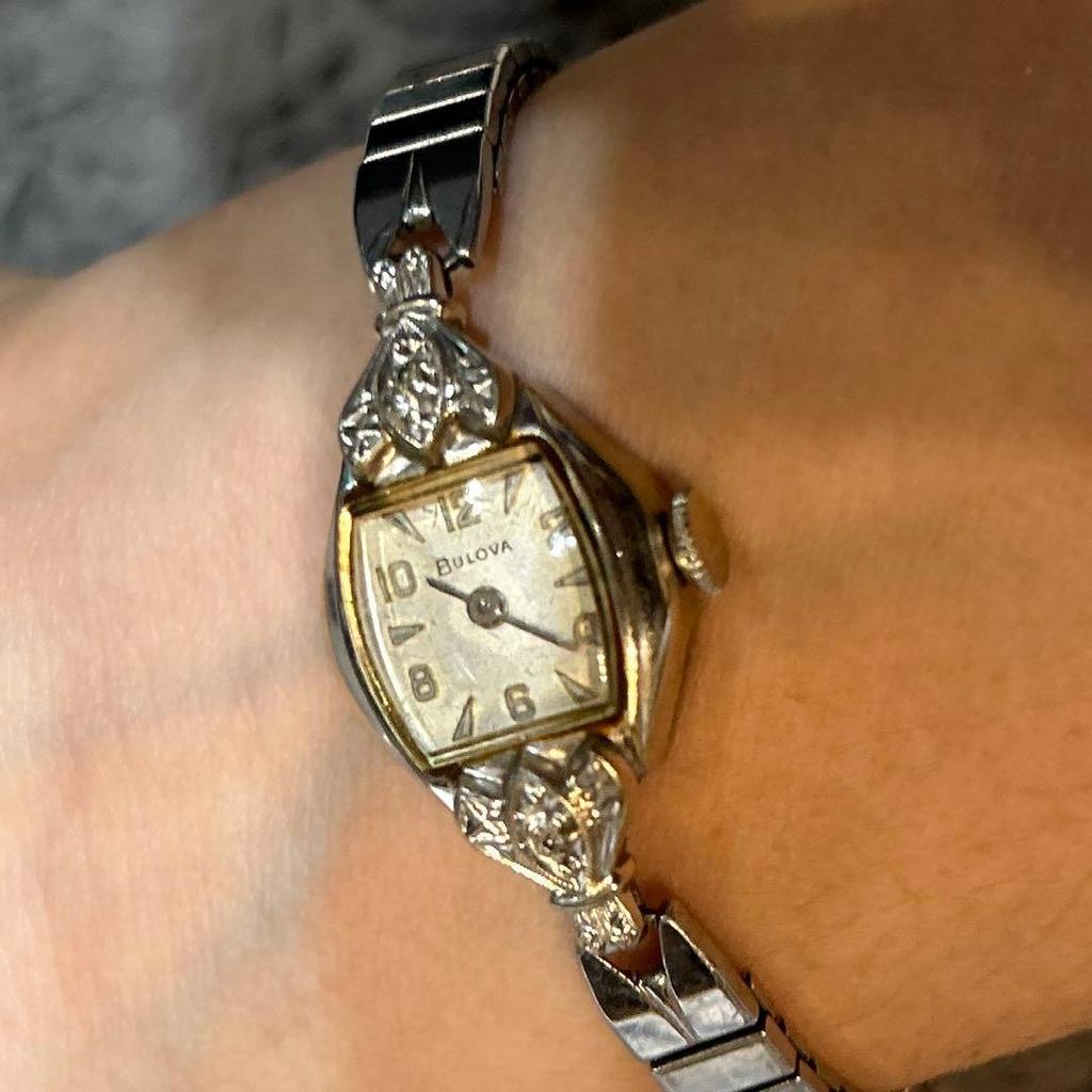 Б/у винтажные женские часы Bulova k10