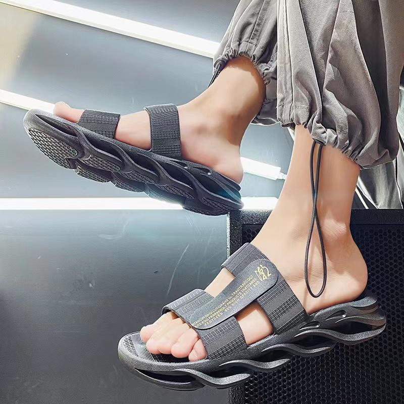 Оптовые летние тапочки Мужская обувь Новая мужская верхняя одежда Шлепанцы Сандалии Нескользящие сандалии