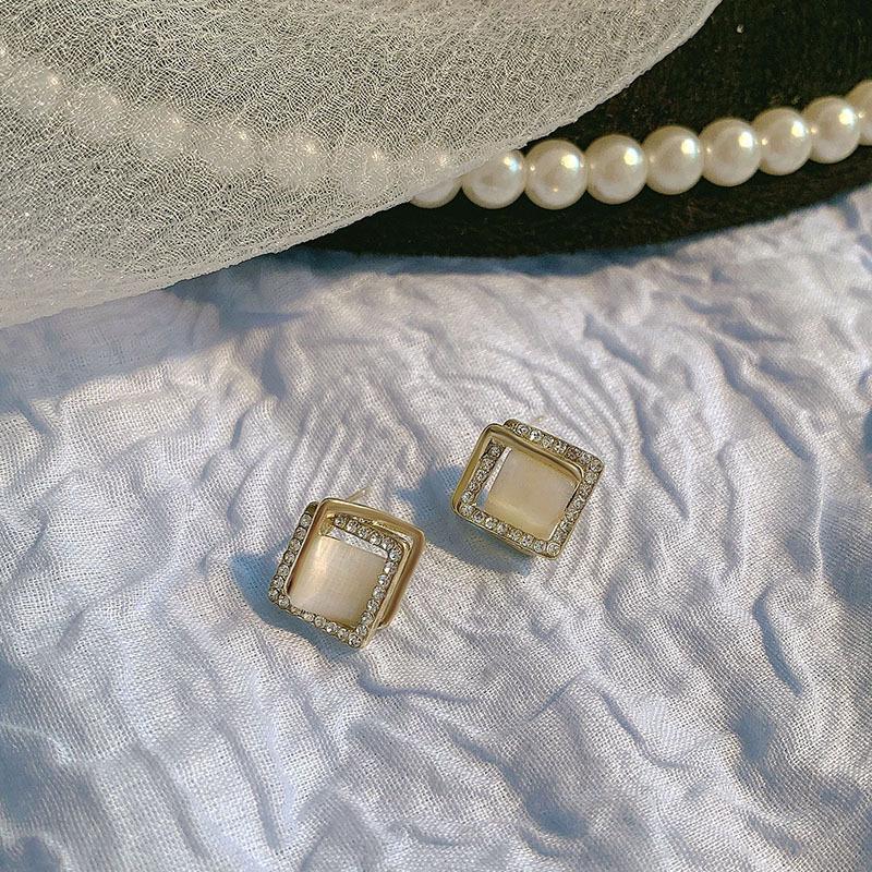 Women Girls Korean Style Camellia Baroque Pearl Earrings Fashion Vintage Jewelry Bow Heart Shape Elegant Lady Ear Rings Ear Clip