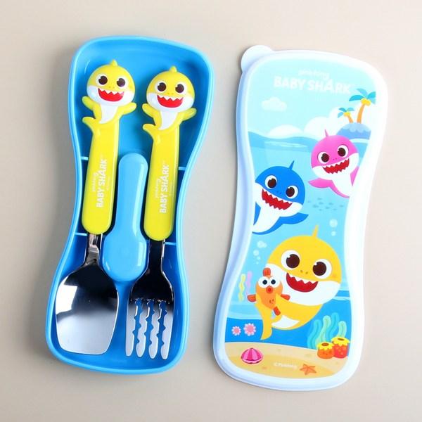 Izoum Infant Baby Shark 3D Spoon Fork Case Set, Mixed Colors, Spoon + Fork + Case